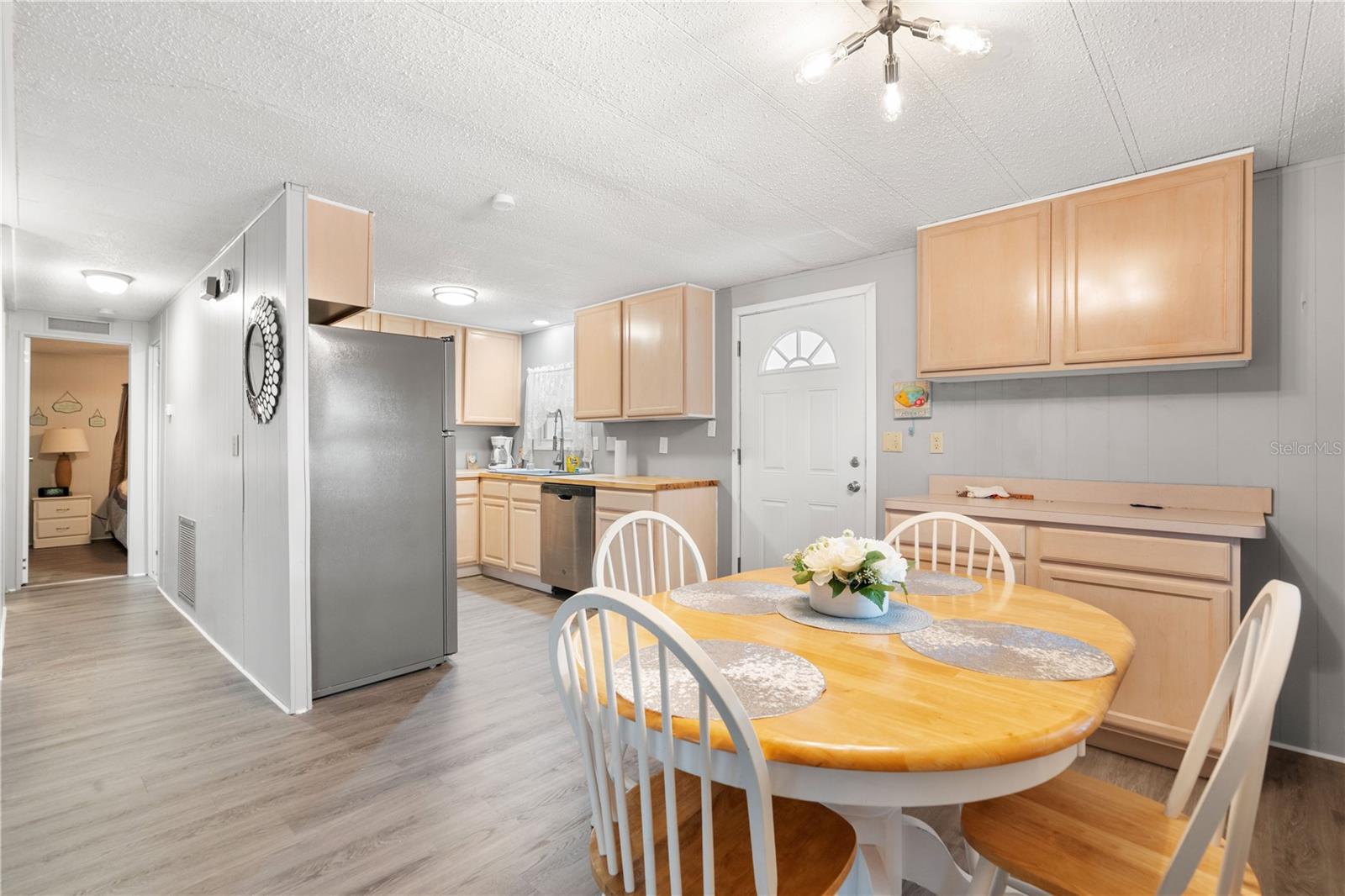 Image 9 of 31 For 16833 Harley Street