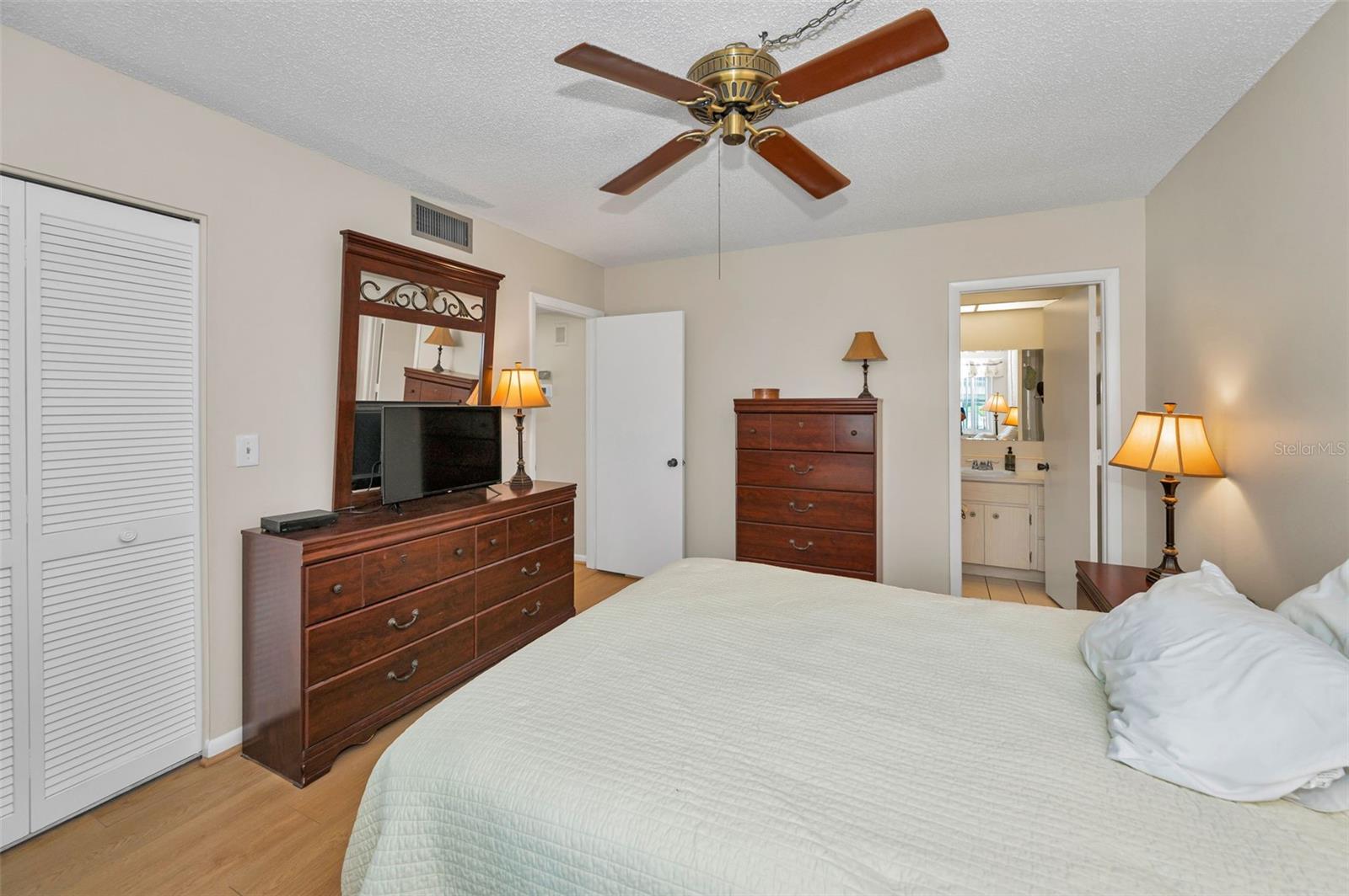 Image 18 of 58 For 2628 Barksdale Court B