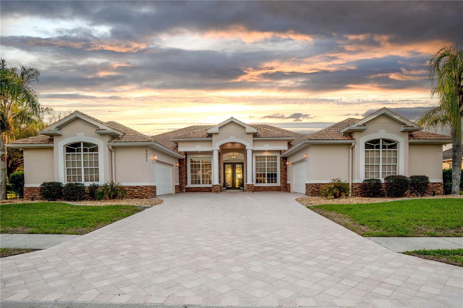 Listing photo id 98 for 5021 Championship Cup Lane
