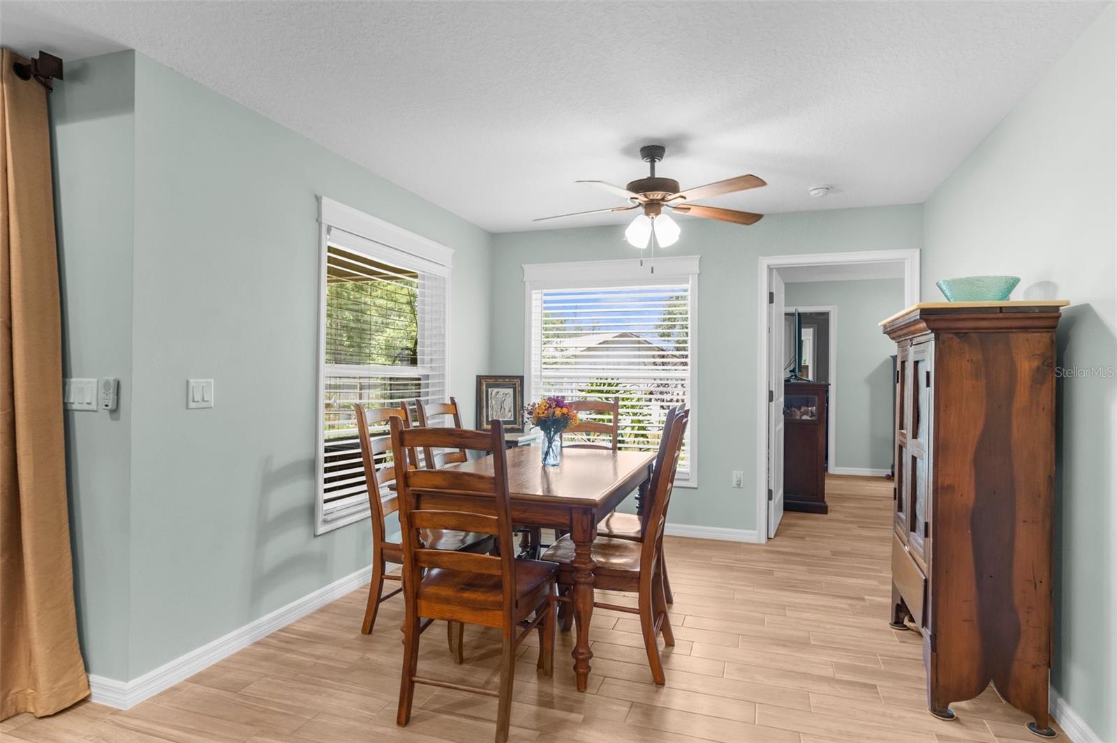Image 14 of 45 For 9863 Deer Street