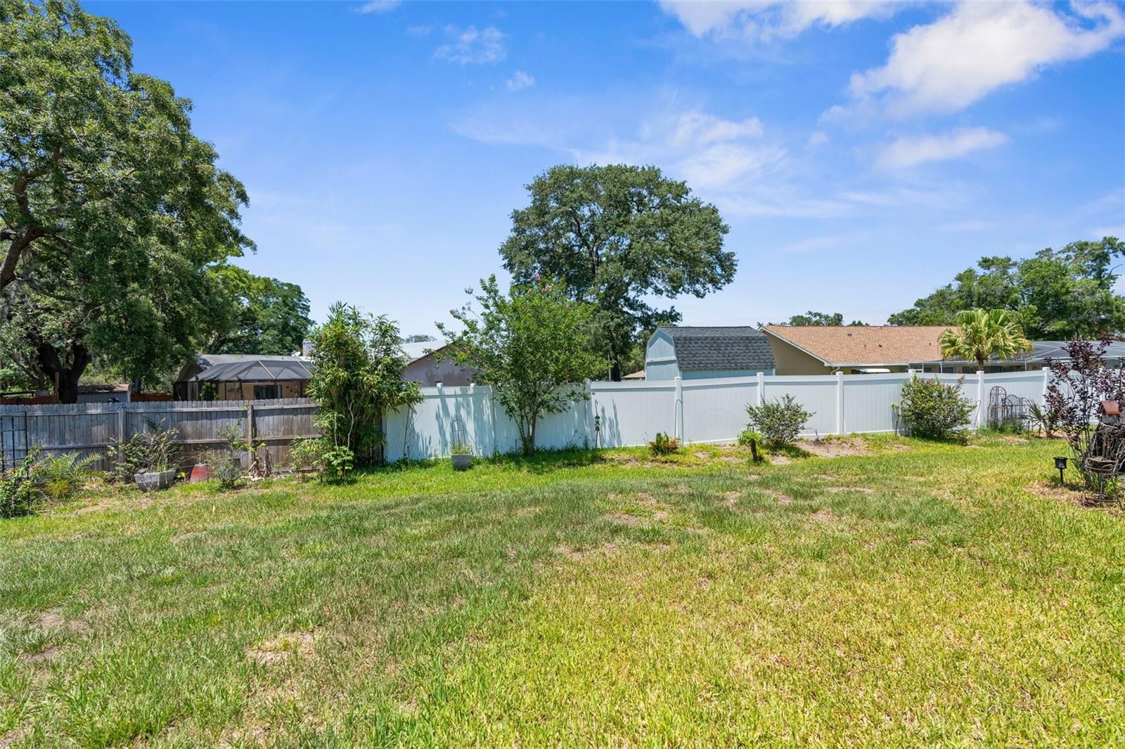 Image 32 of 45 For 9863 Deer Street