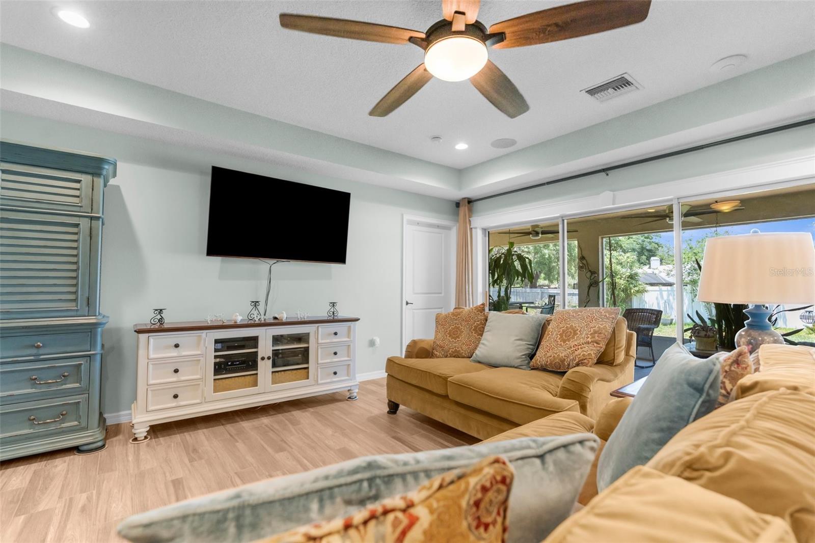 Image 4 of 45 For 9863 Deer Street