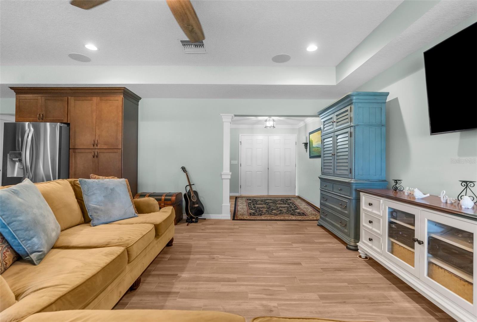 Image 5 of 45 For 9863 Deer Street