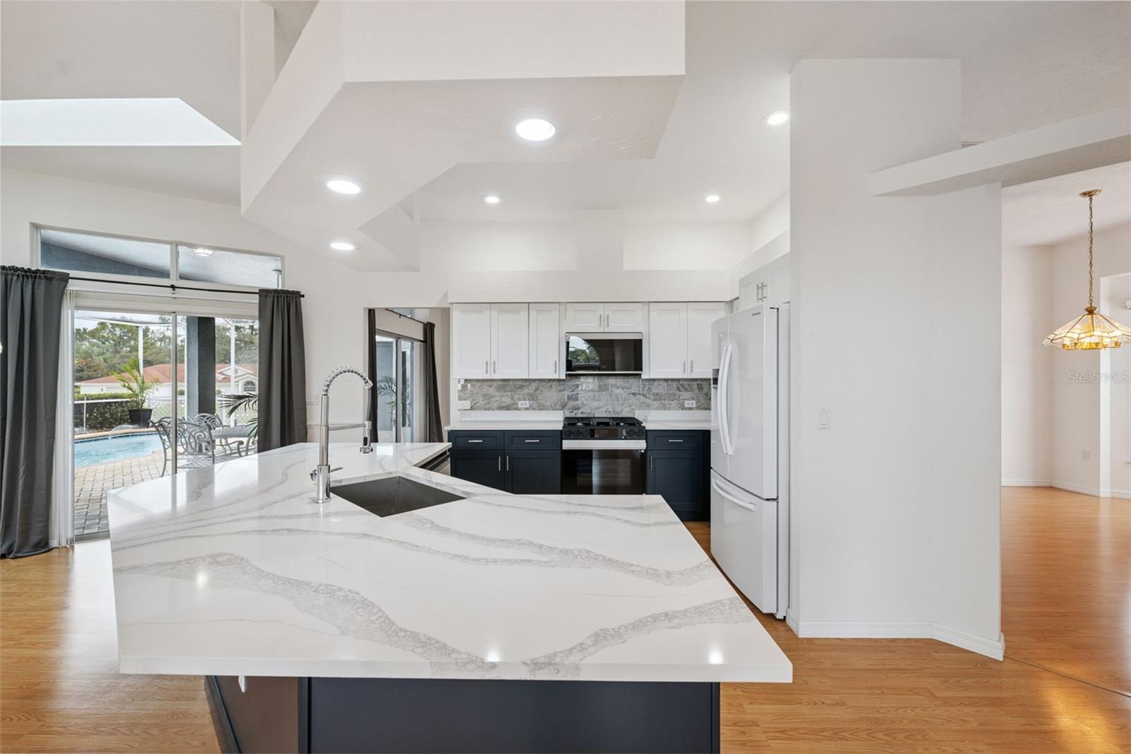 Listing photo id 14 for 6101 Krista Drive