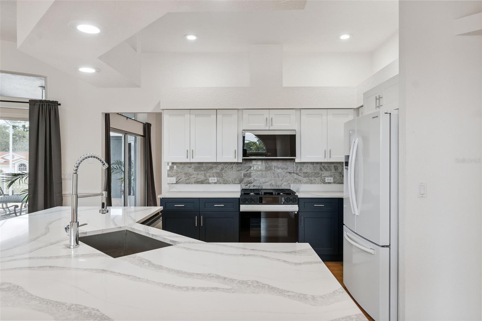 Listing photo id 15 for 6101 Krista Drive