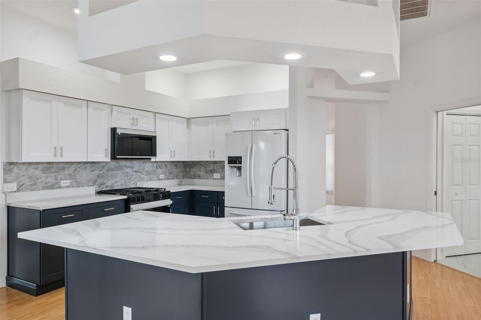 Listing photo id 16 for 6101 Krista Drive