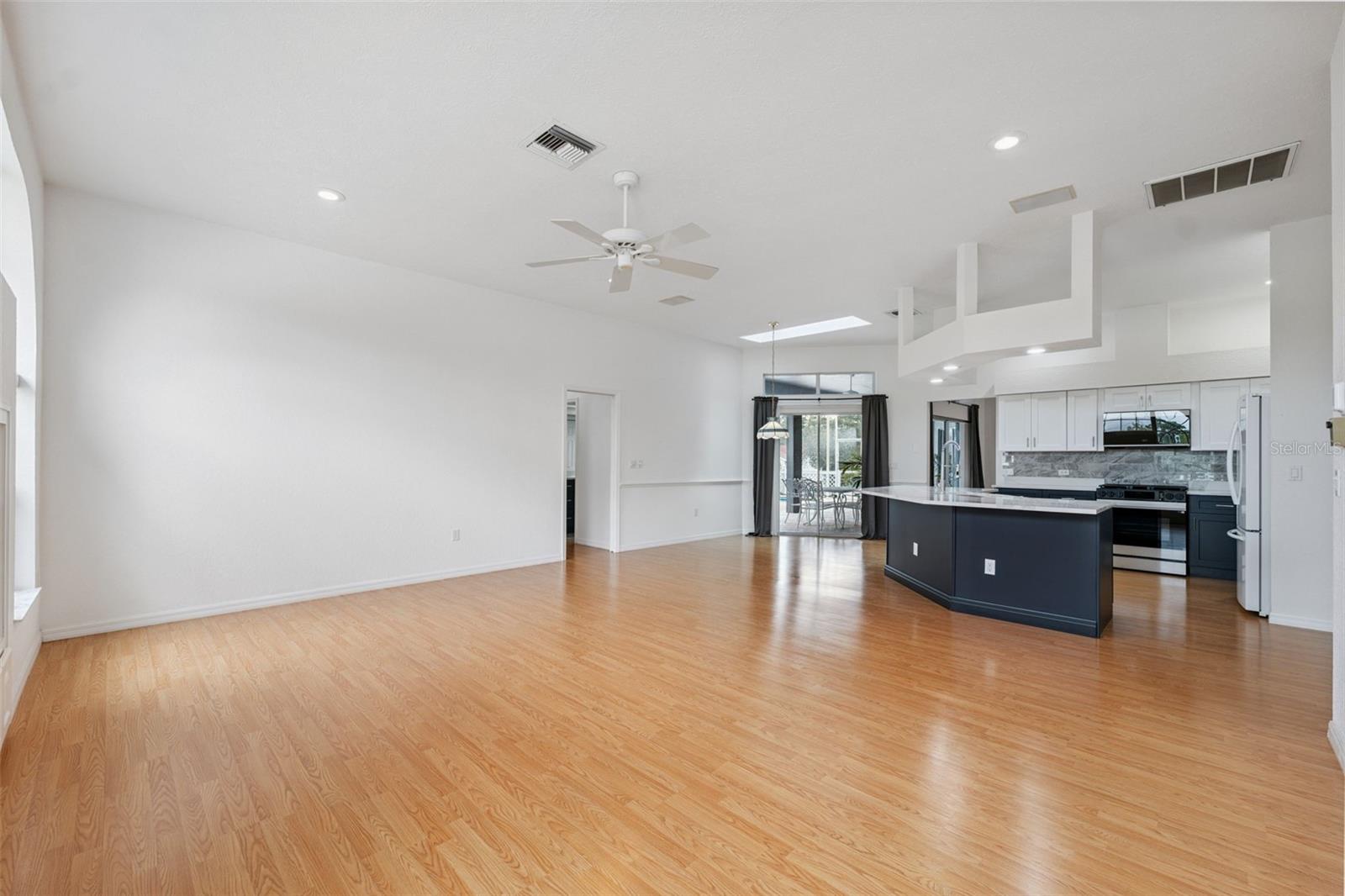 Listing photo id 17 for 6101 Krista Drive
