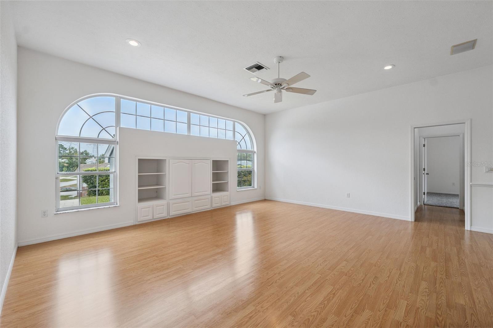 Listing photo id 20 for 6101 Krista Drive