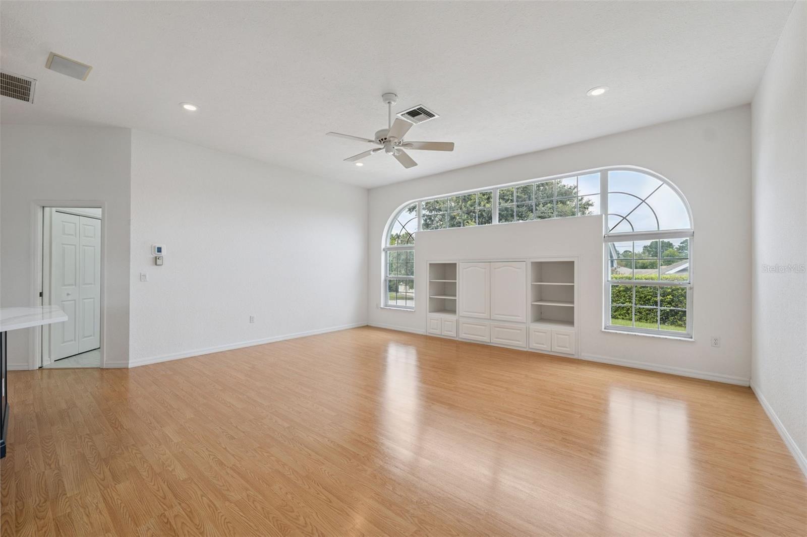 Listing photo id 21 for 6101 Krista Drive