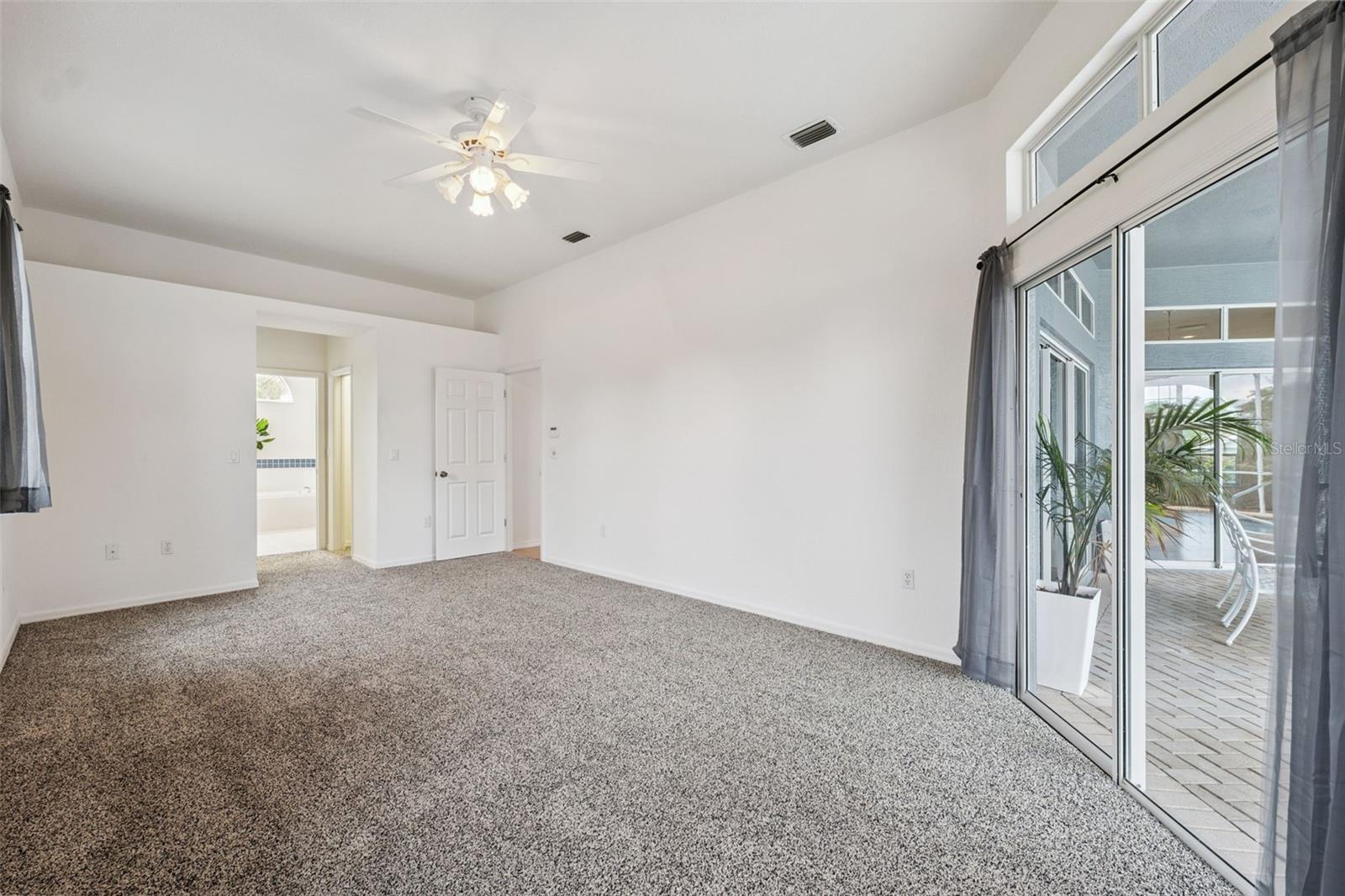 Listing photo id 25 for 6101 Krista Drive