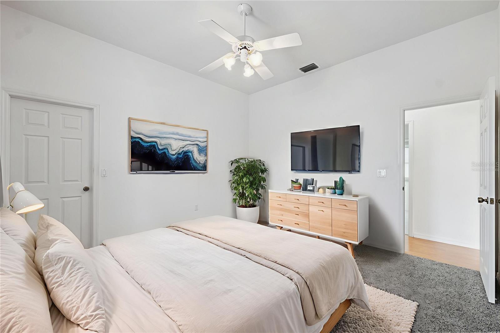 Listing photo id 31 for 6101 Krista Drive