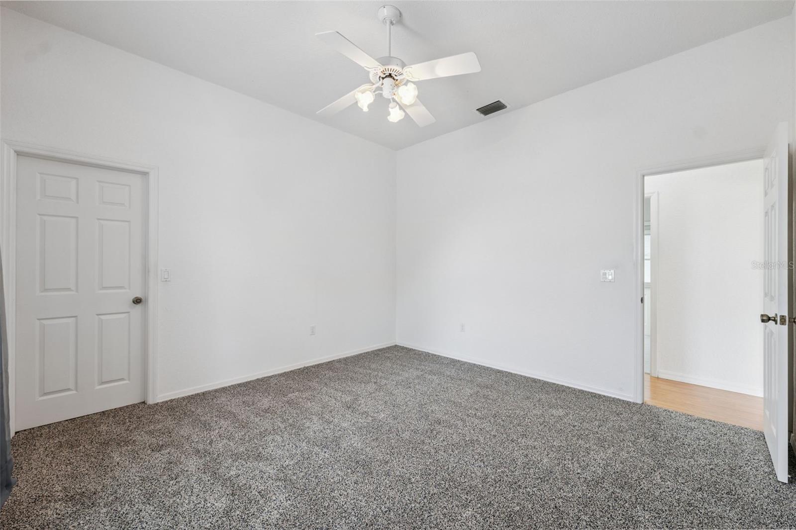 Listing photo id 32 for 6101 Krista Drive