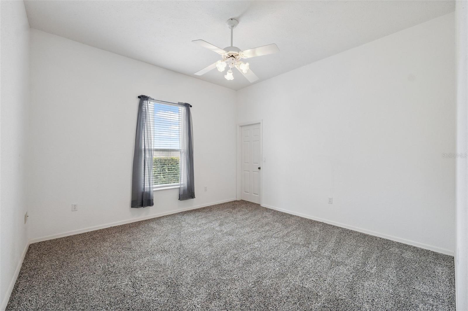 Listing photo id 33 for 6101 Krista Drive
