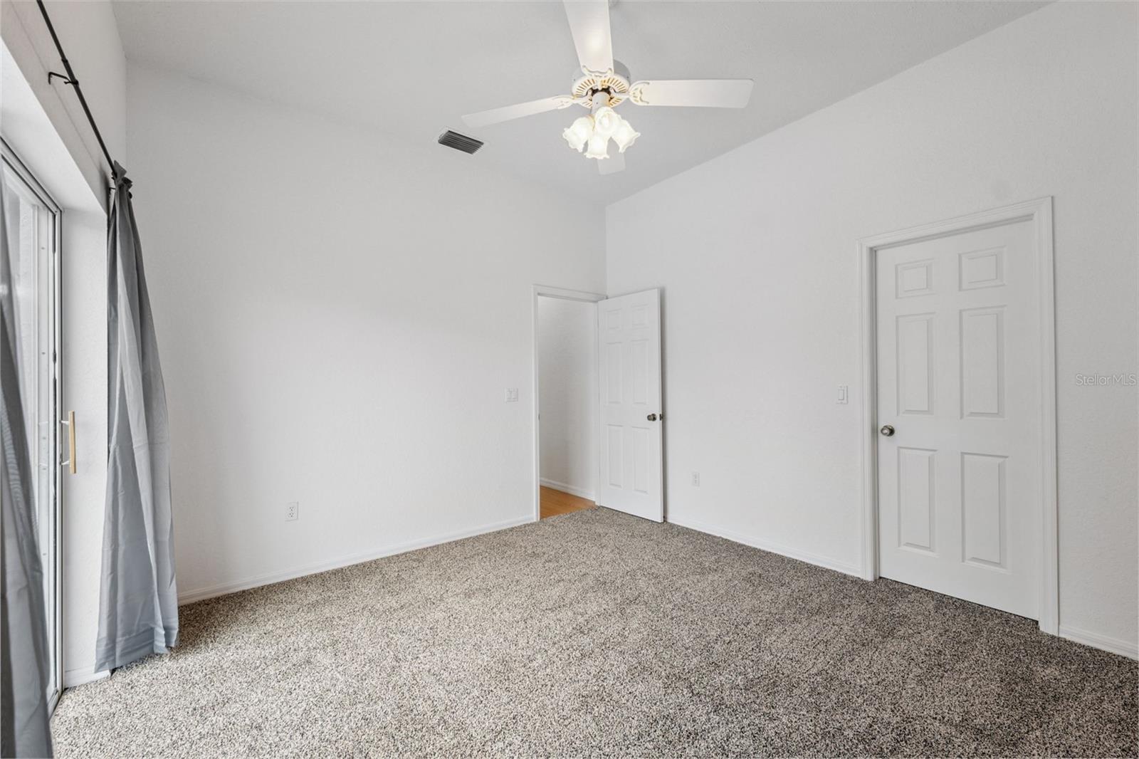 Listing photo id 37 for 6101 Krista Drive