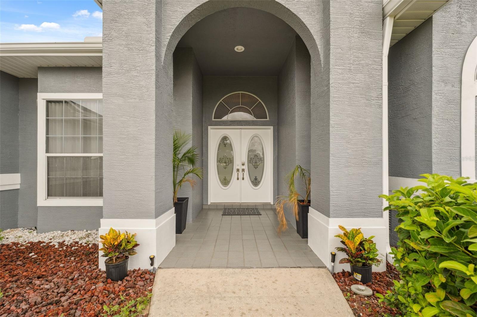 Listing photo id 2 for 6101 Krista Drive