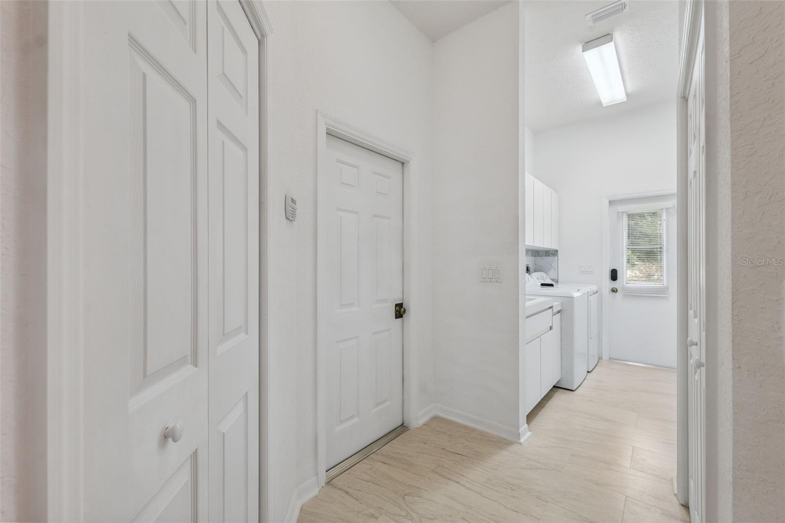 Listing photo id 39 for 6101 Krista Drive