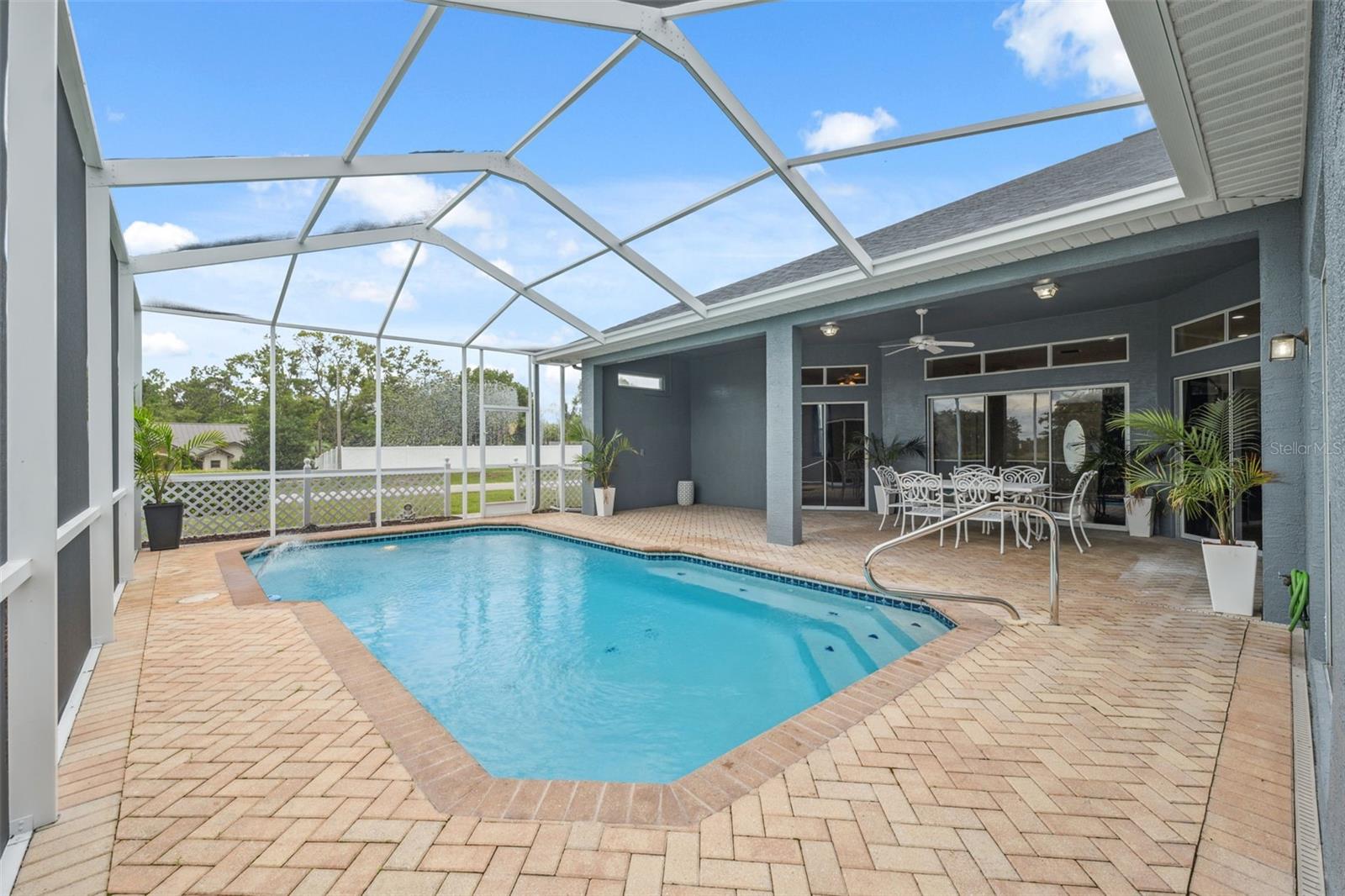 Listing photo id 45 for 6101 Krista Drive