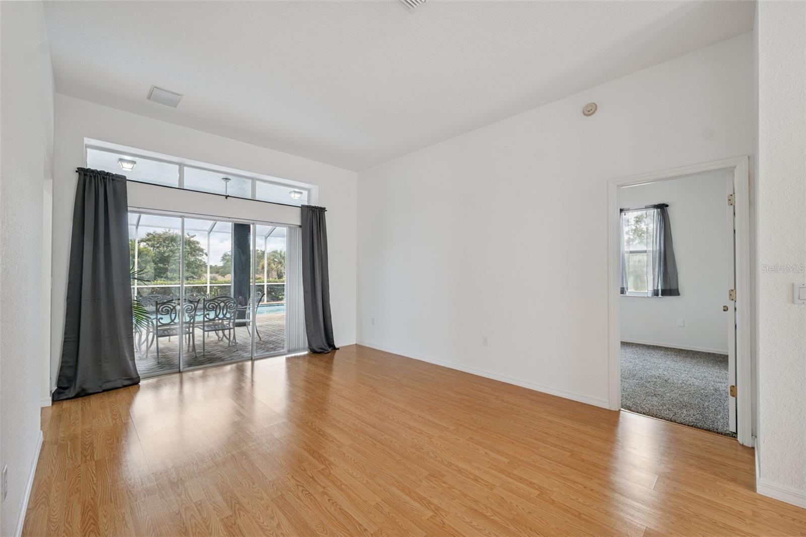 Listing photo id 6 for 6101 Krista Drive