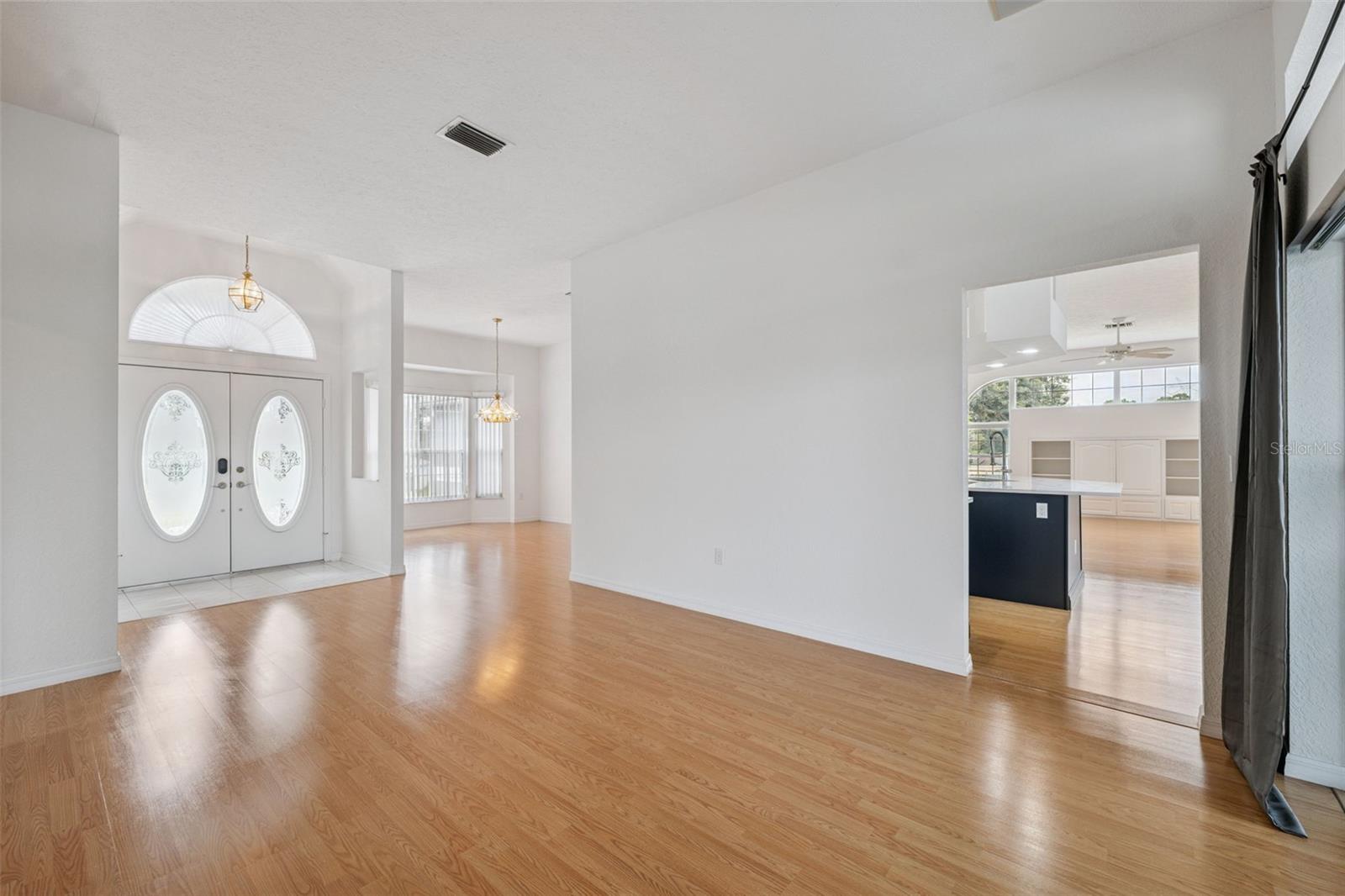 Listing photo id 7 for 6101 Krista Drive