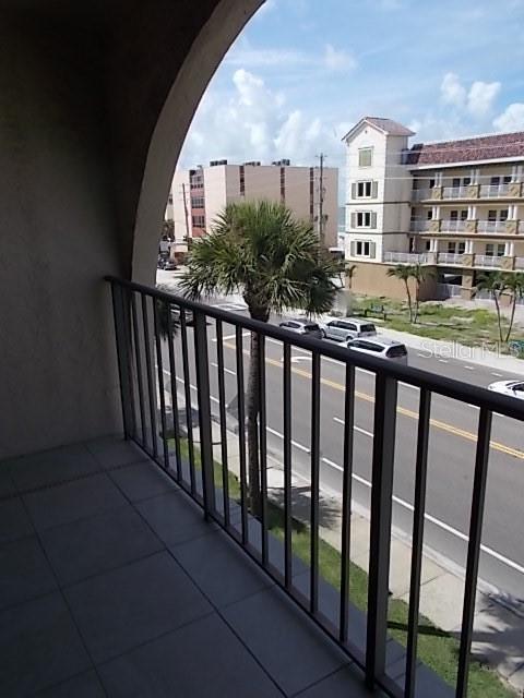 Image 13 of 37 For 14001 Gulf Boulevard 407