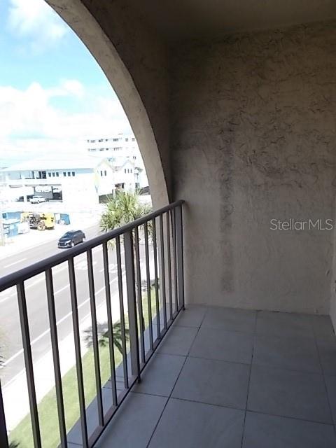 Image 15 of 37 For 14001 Gulf Boulevard 407