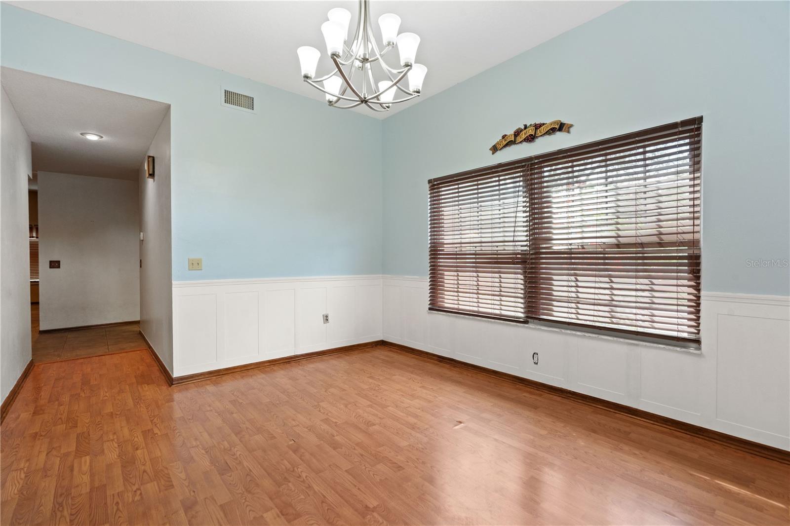 Listing photo id 3 for 8057 Moonlight Lane