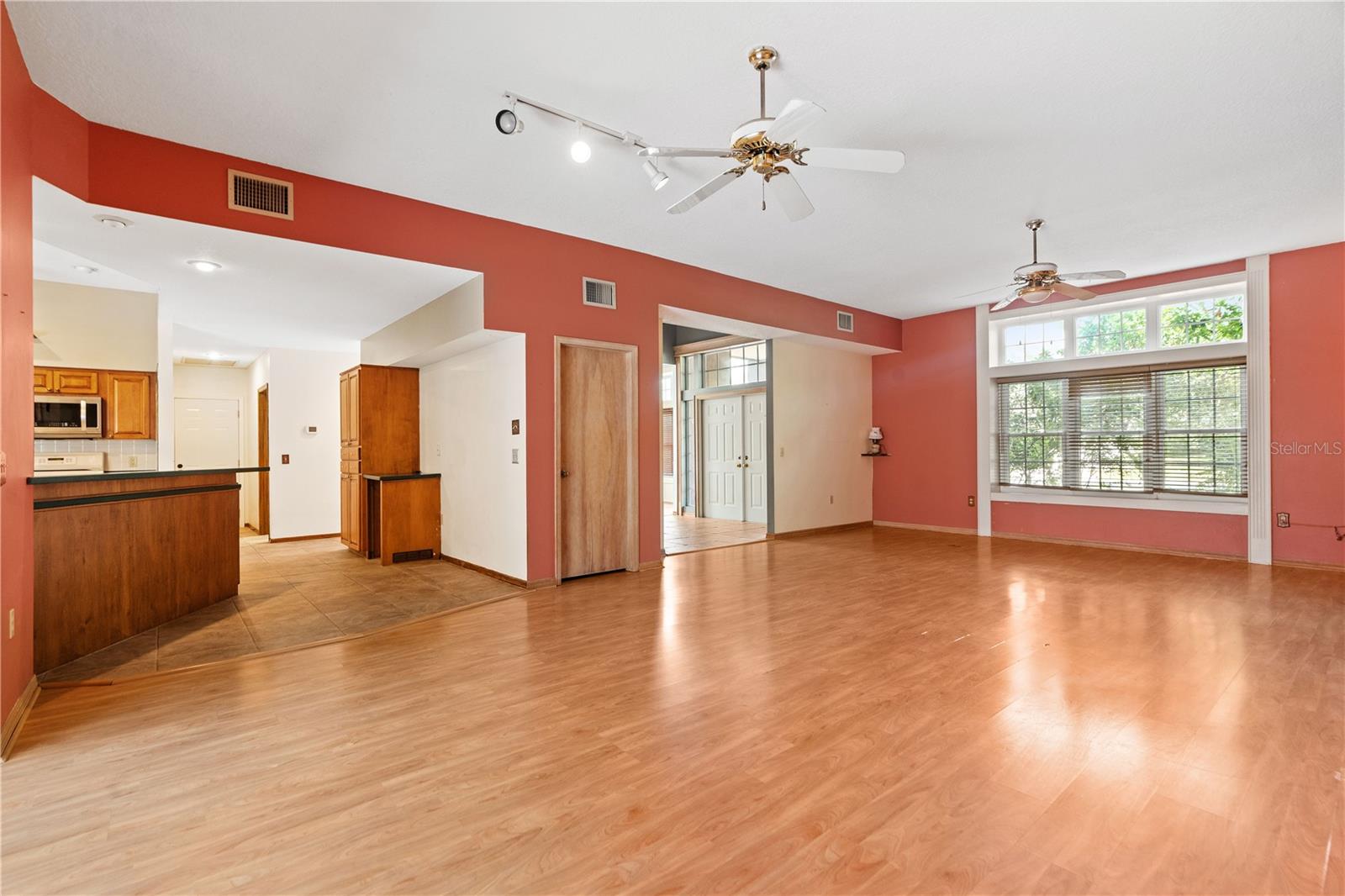 Listing photo id 4 for 8057 Moonlight Lane