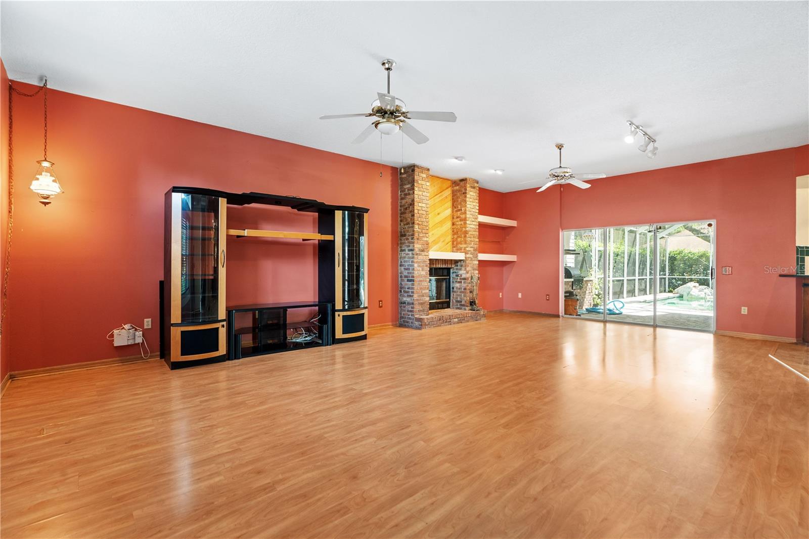 Listing photo id 6 for 8057 Moonlight Lane