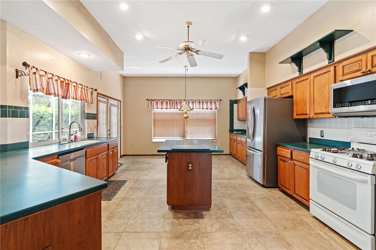 Listing photo id 7 for 8057 Moonlight Lane