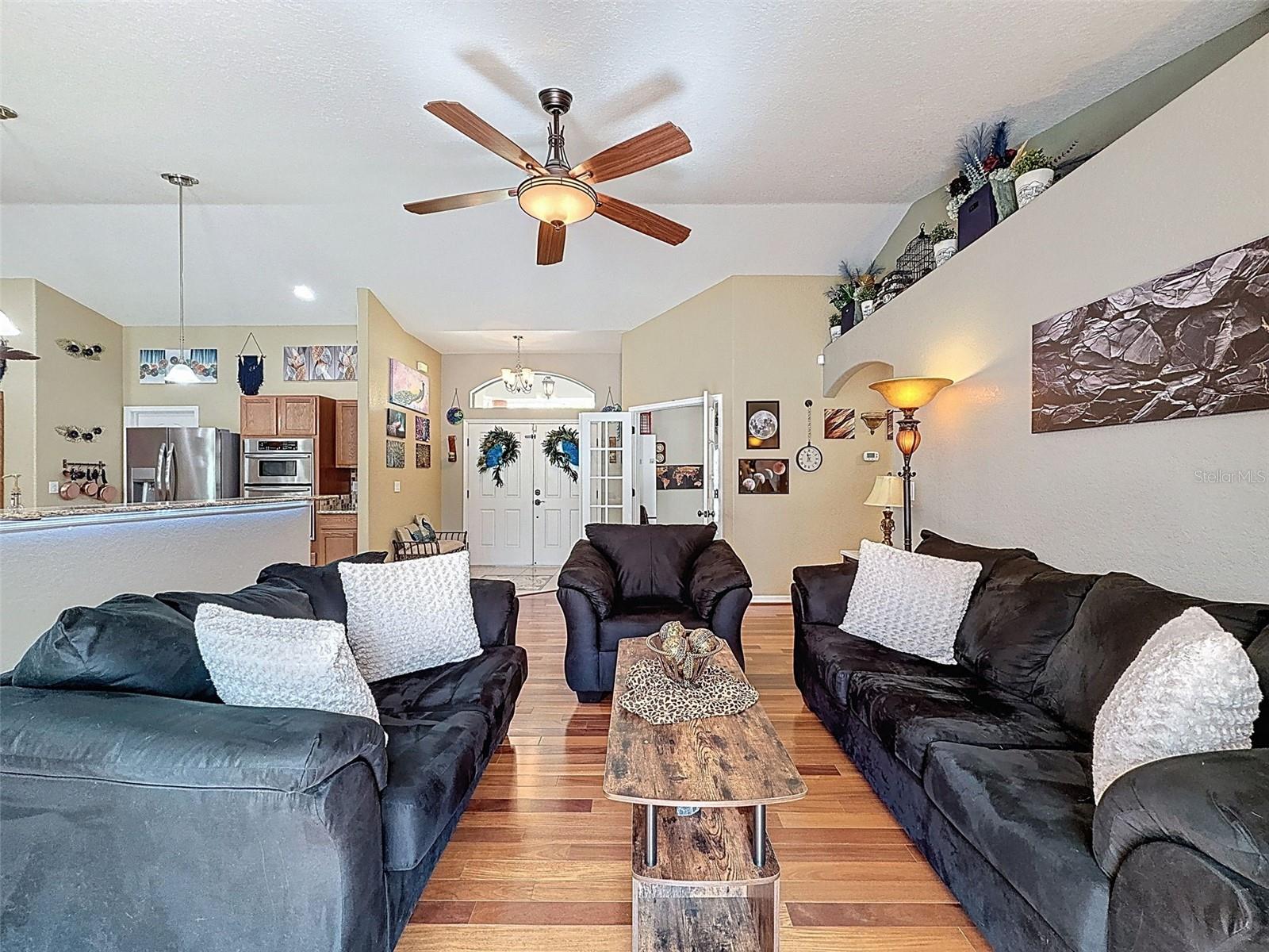 Listing photo id 8 for 18328 Maberly Road
