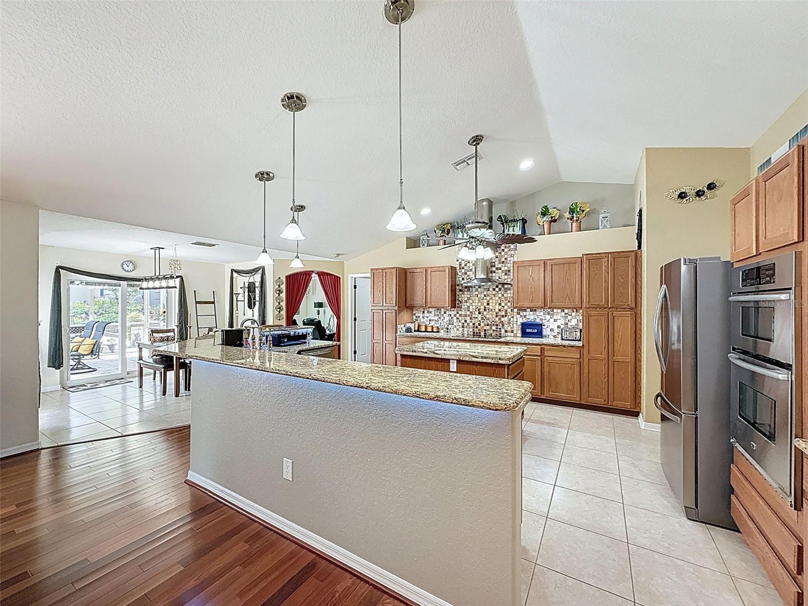 Listing photo id 12 for 18328 Maberly Road