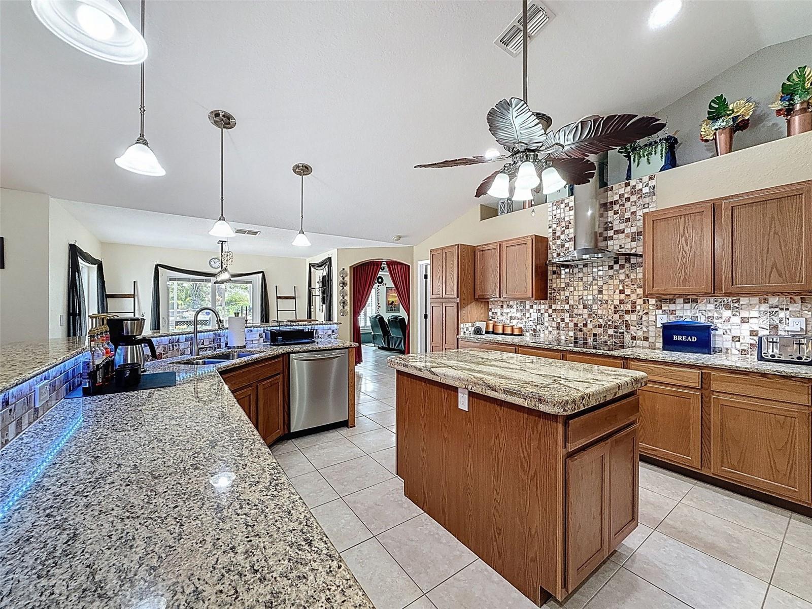 Listing photo id 13 for 18328 Maberly Road