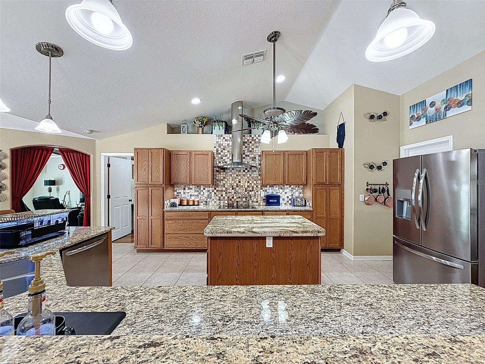 Listing photo id 15 for 18328 Maberly Road