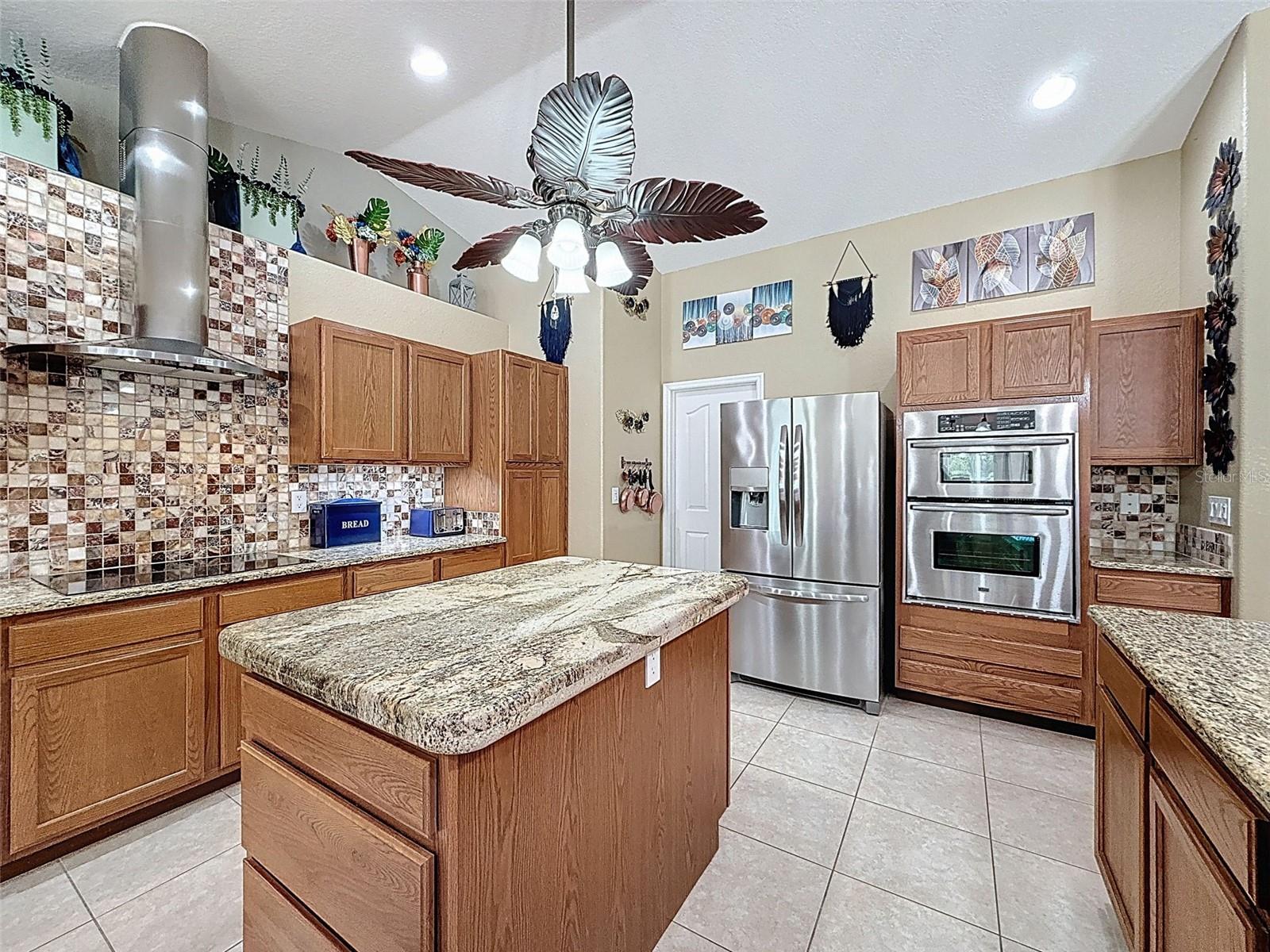 Listing photo id 16 for 18328 Maberly Road