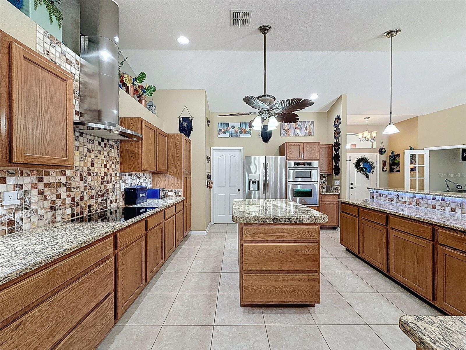 Listing photo id 17 for 18328 Maberly Road