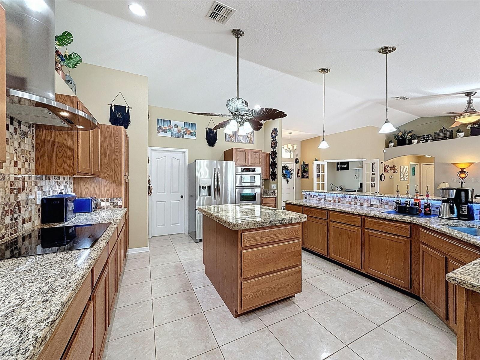 Listing photo id 18 for 18328 Maberly Road
