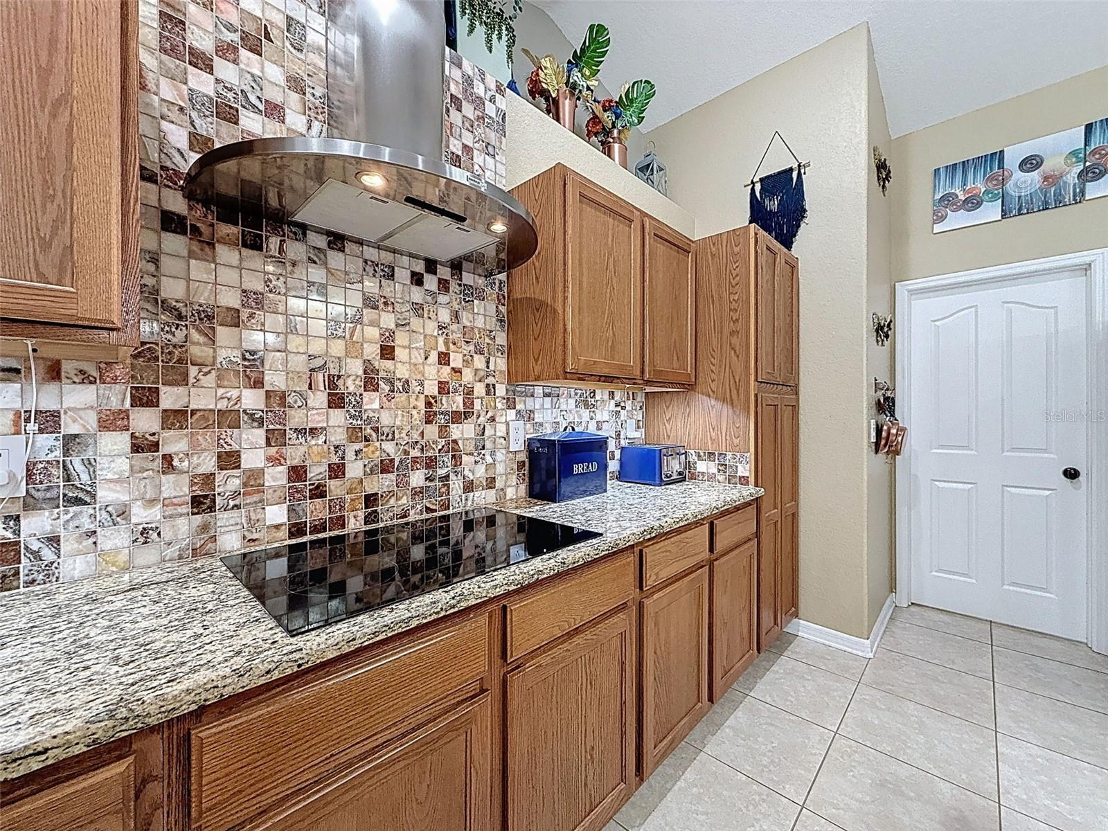 Listing photo id 19 for 18328 Maberly Road