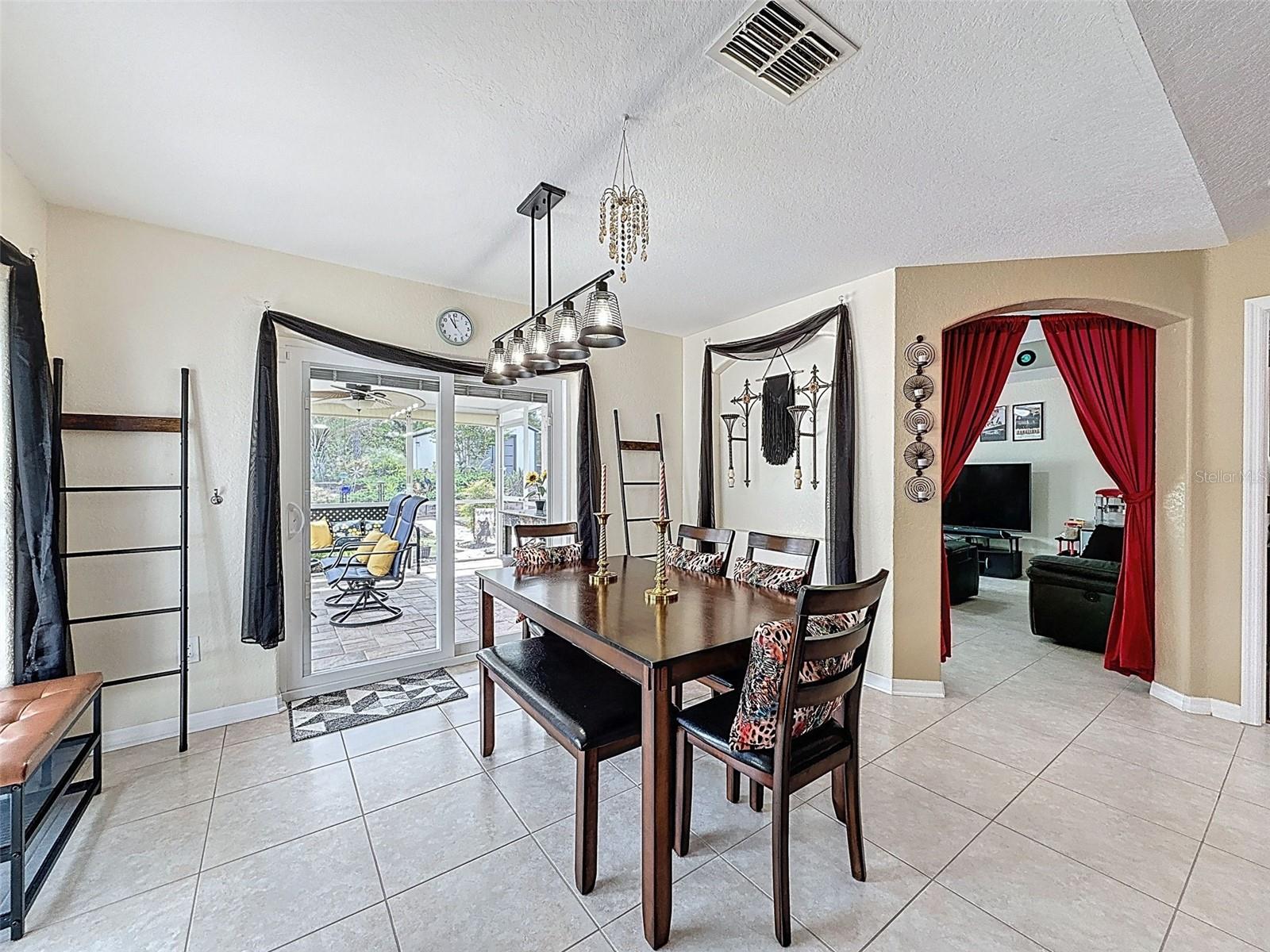 Listing photo id 23 for 18328 Maberly Road
