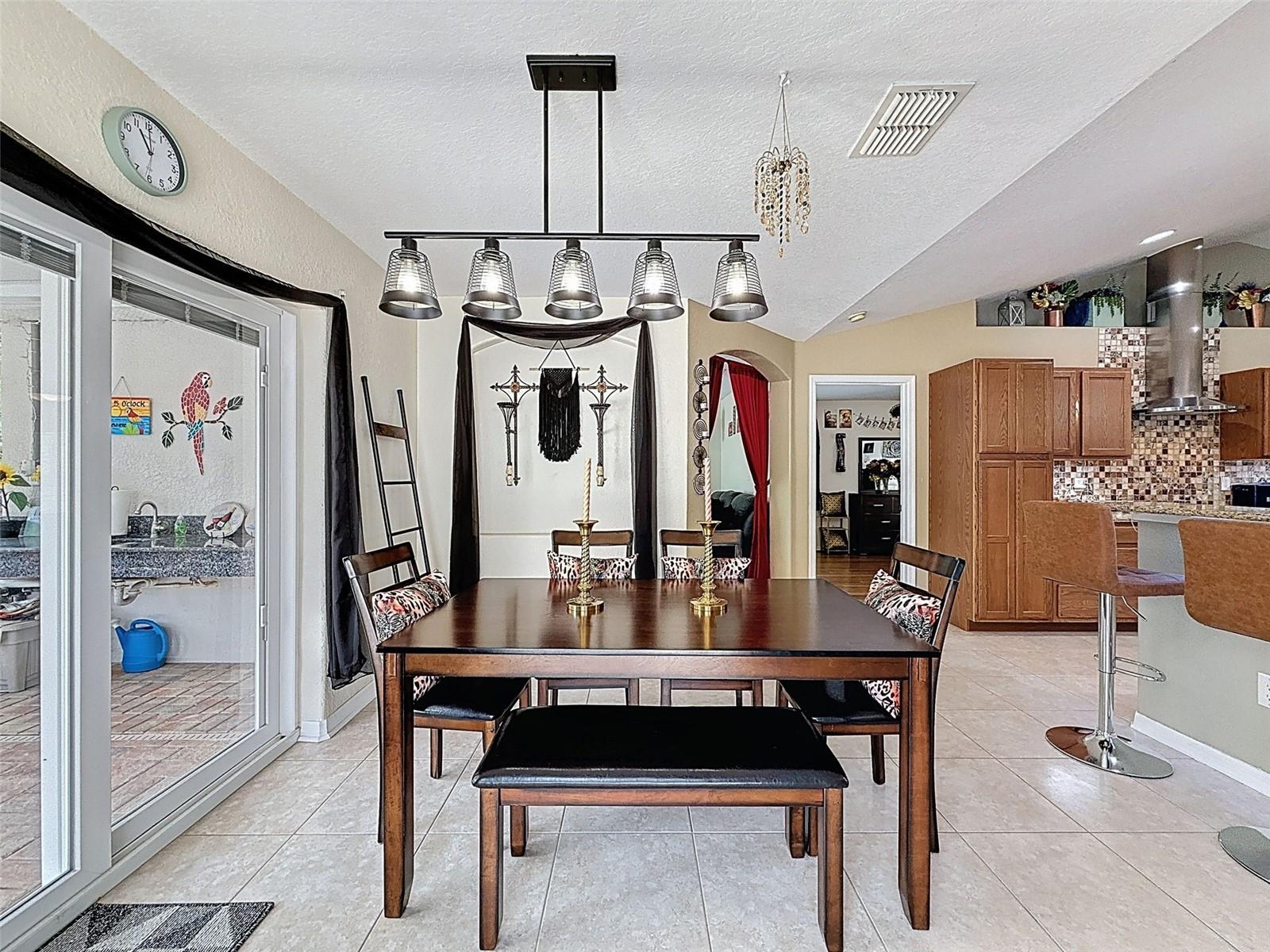 Listing photo id 24 for 18328 Maberly Road
