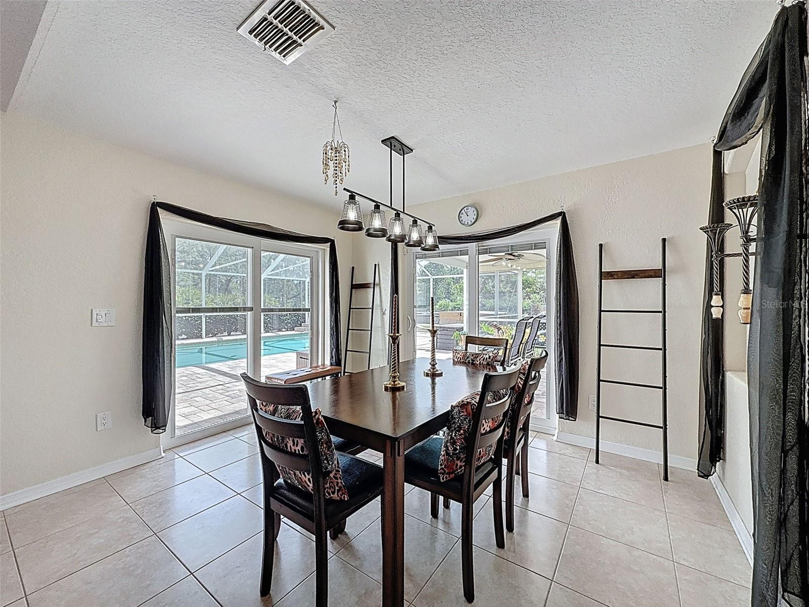 Listing photo id 25 for 18328 Maberly Road