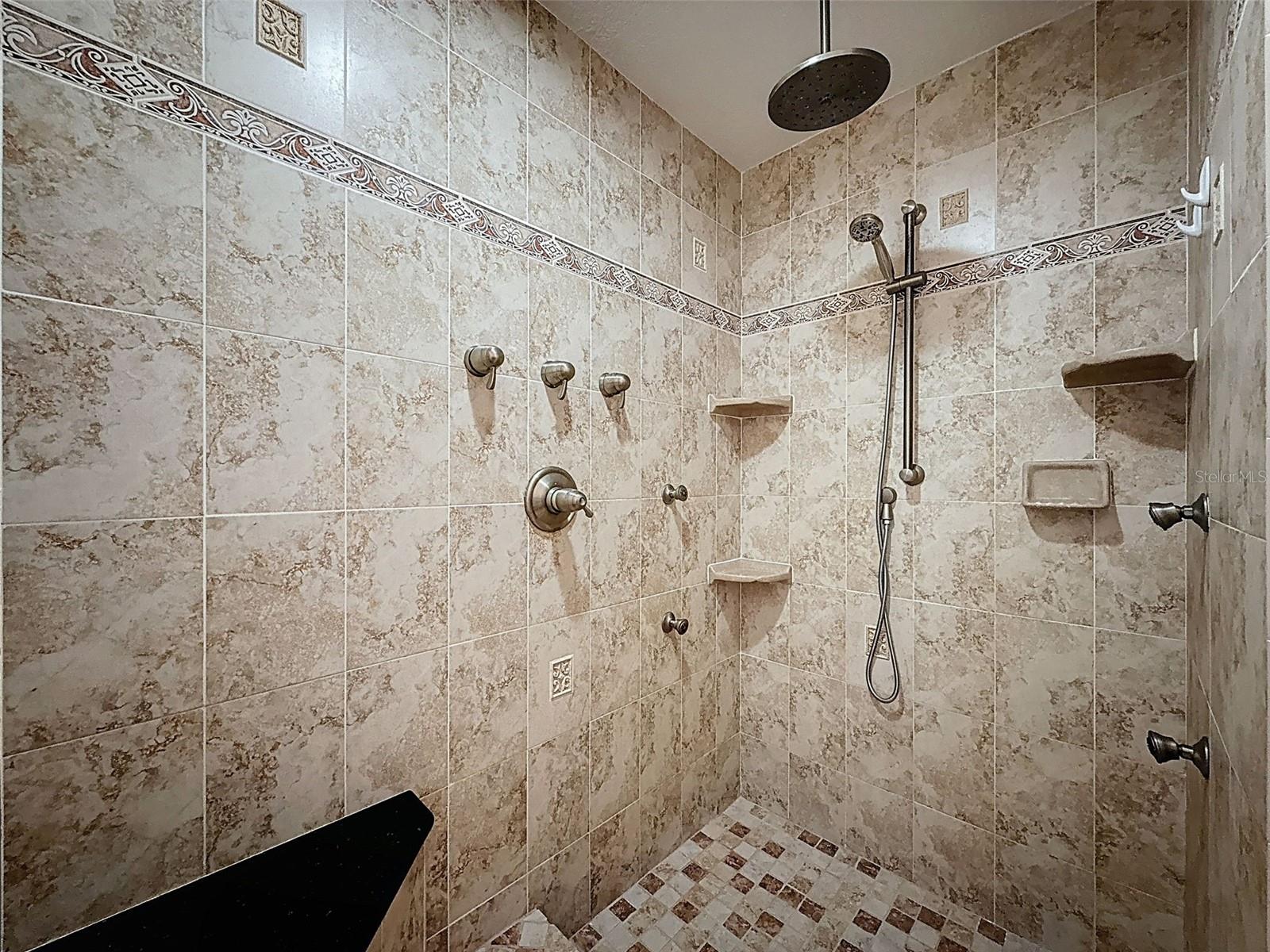 Listing photo id 35 for 18328 Maberly Road