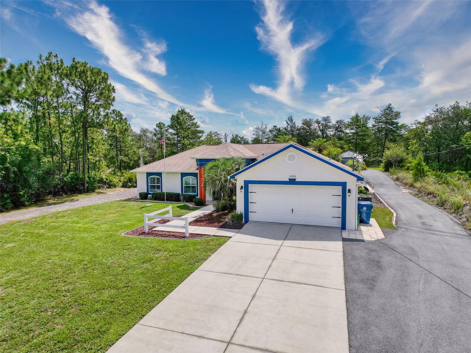 Listing photo id 2 for 18328 Maberly Road