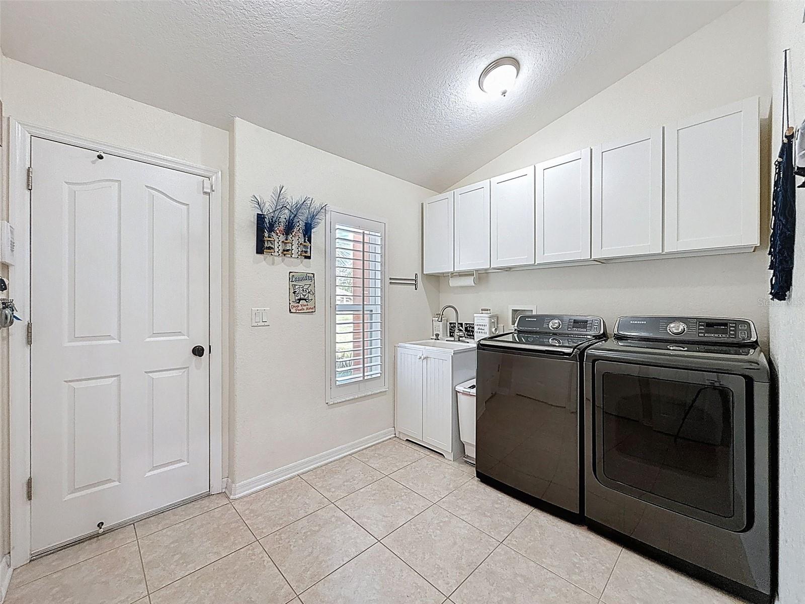 Listing photo id 47 for 18328 Maberly Road