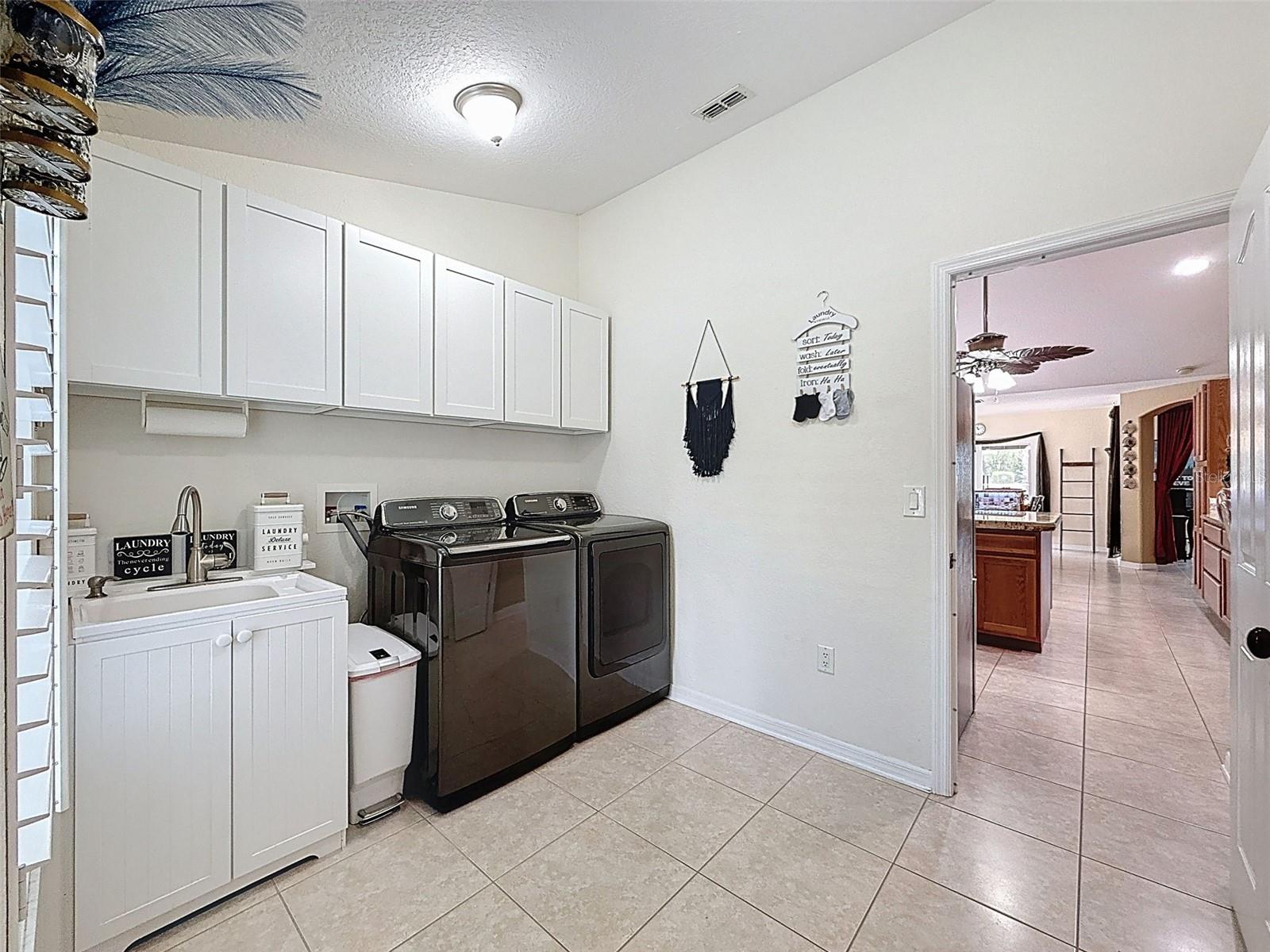 Listing photo id 48 for 18328 Maberly Road