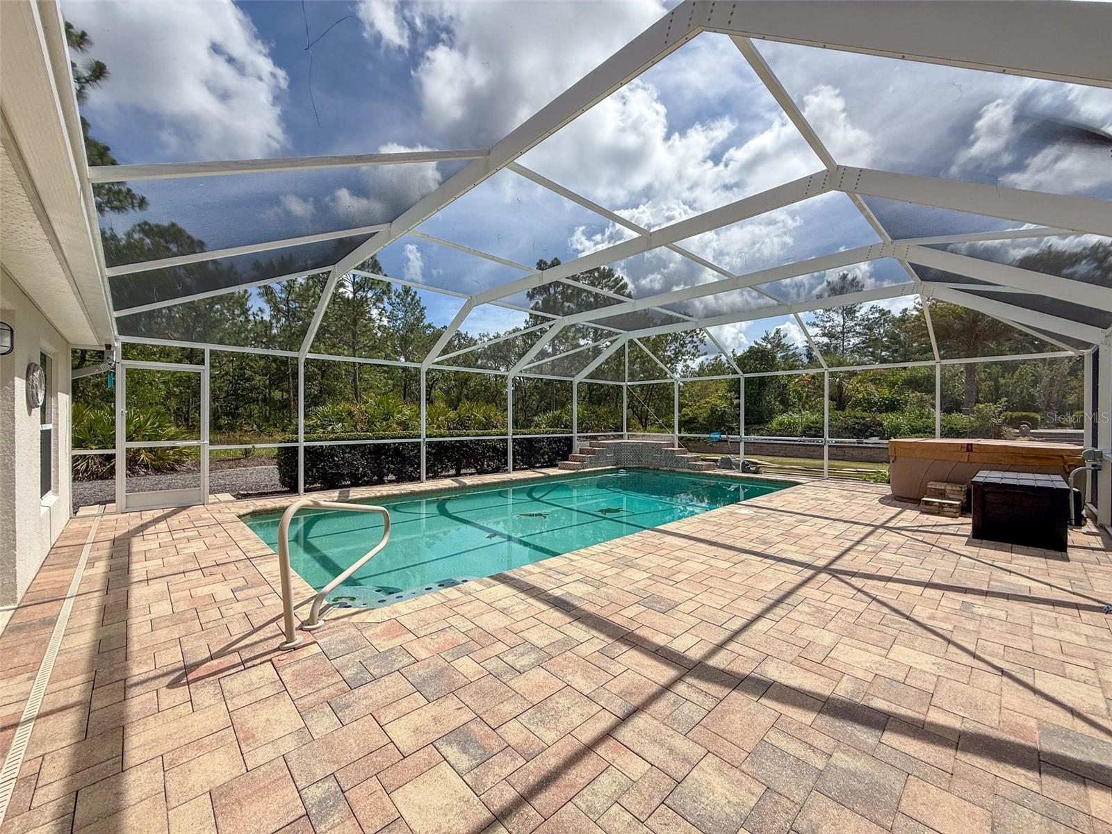 Listing photo id 51 for 18328 Maberly Road