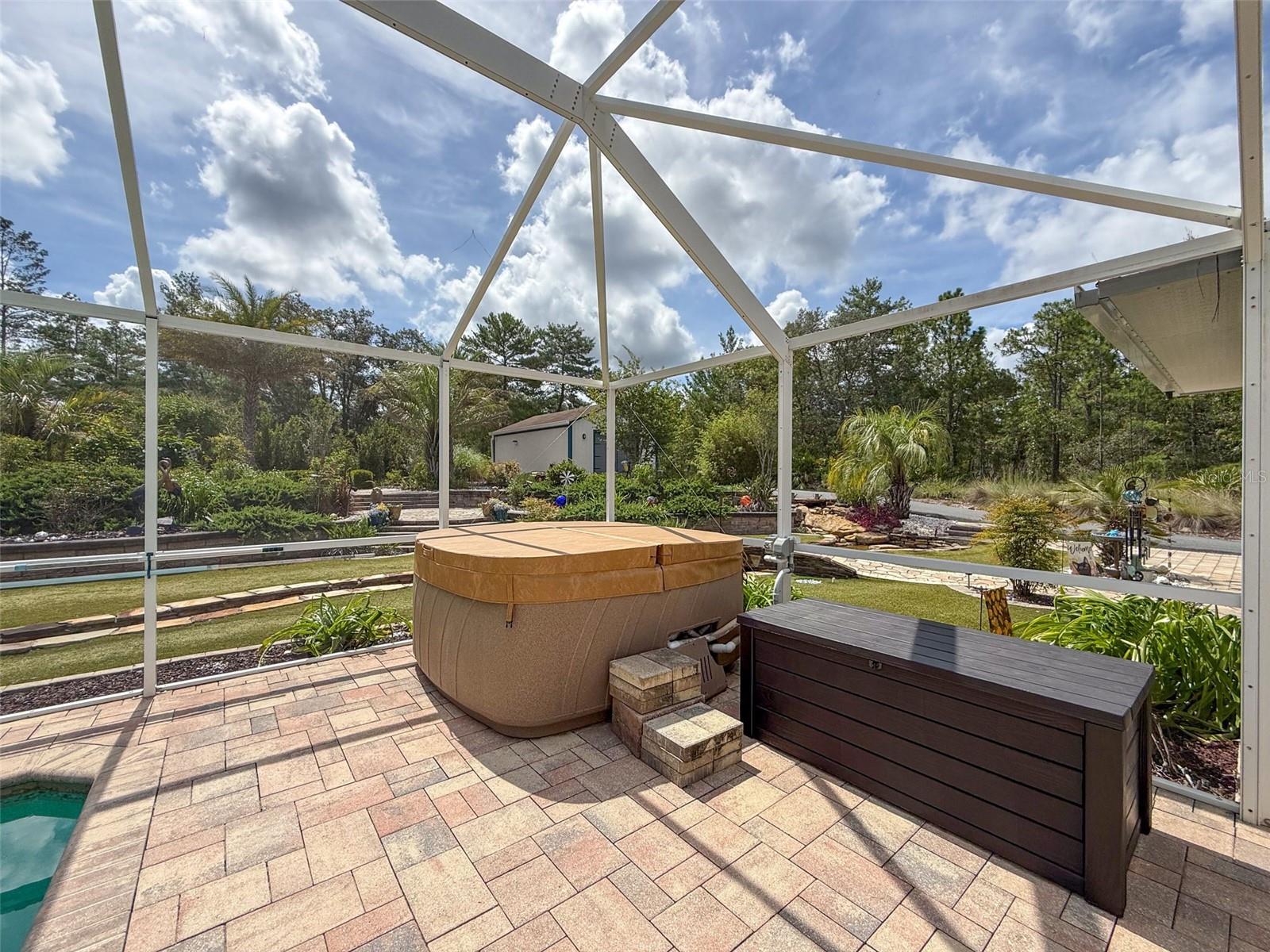 Listing photo id 56 for 18328 Maberly Road