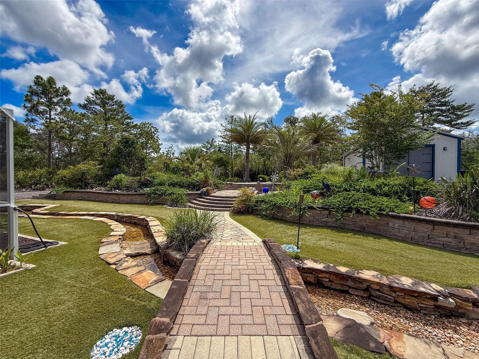 Listing photo id 58 for 18328 Maberly Road