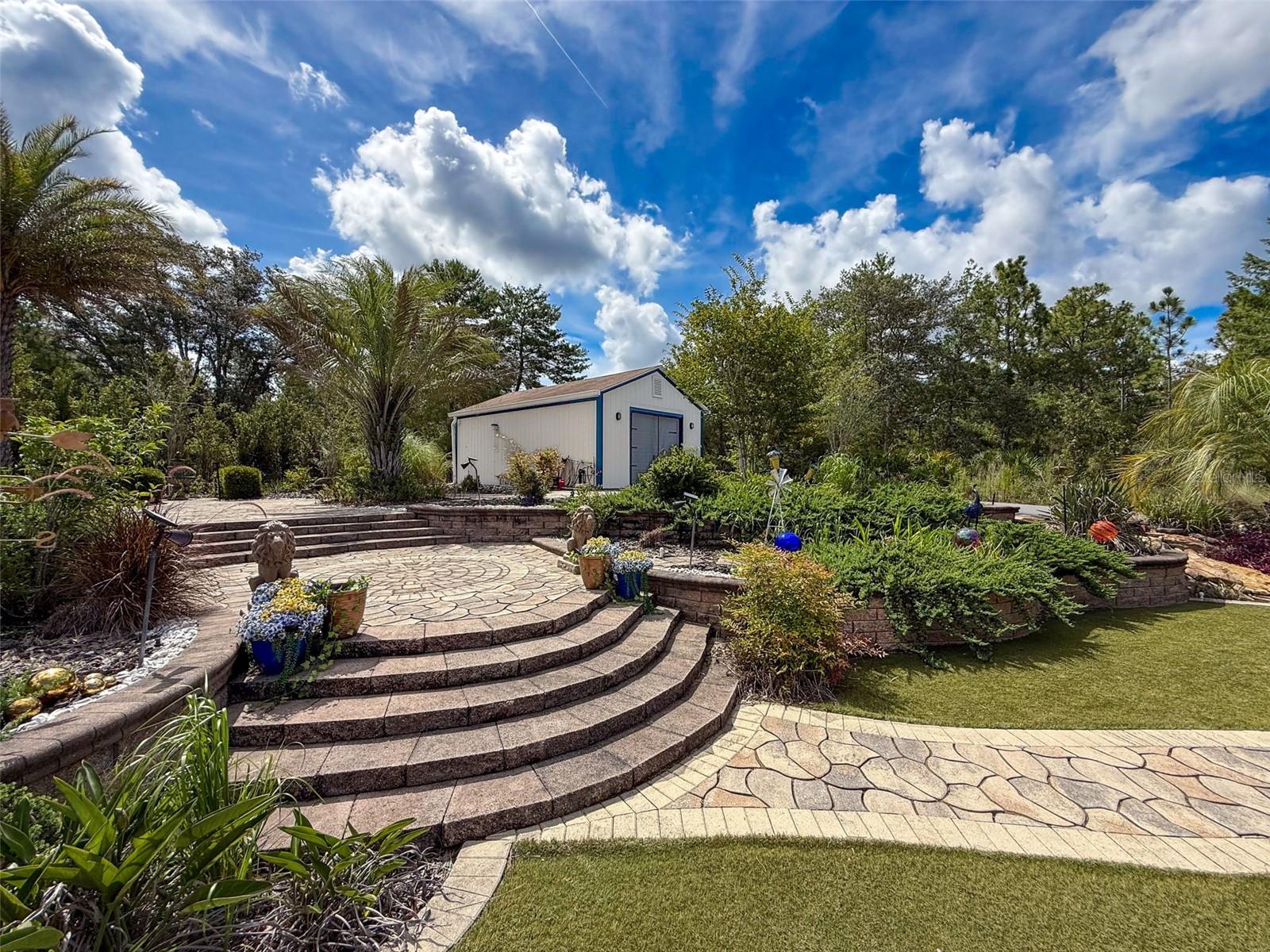 Listing photo id 60 for 18328 Maberly Road