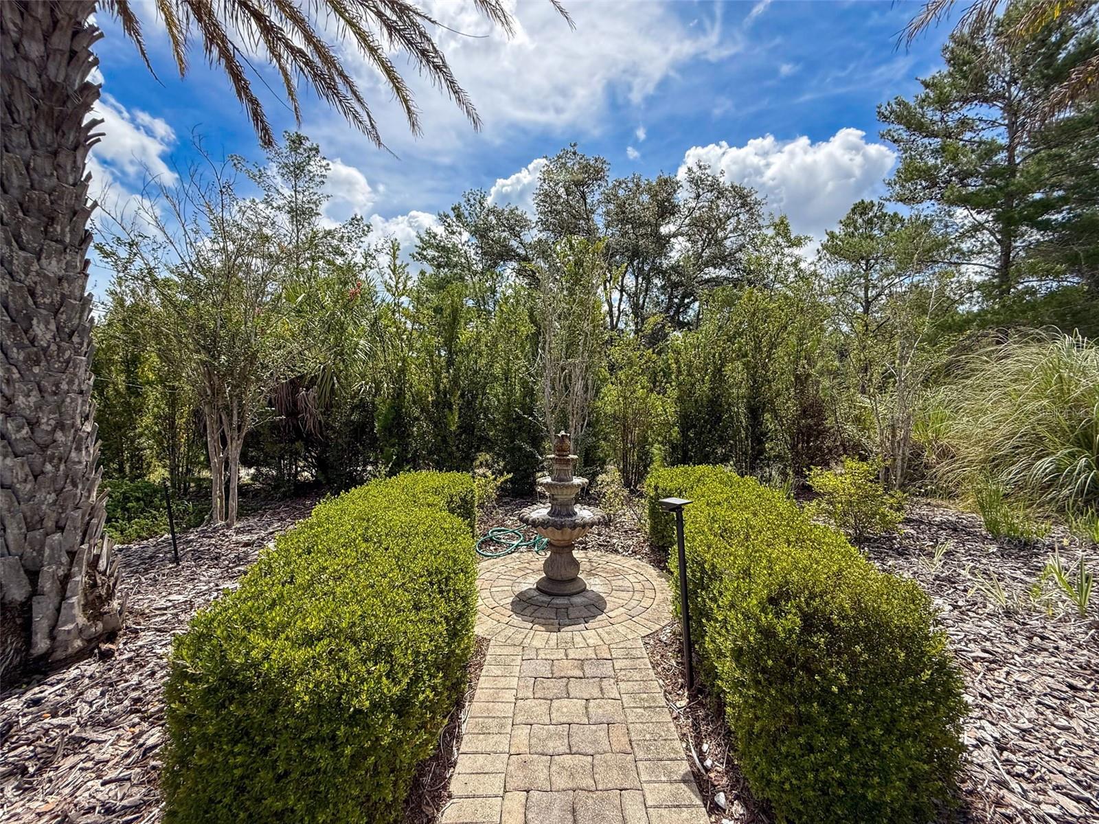 Listing photo id 64 for 18328 Maberly Road