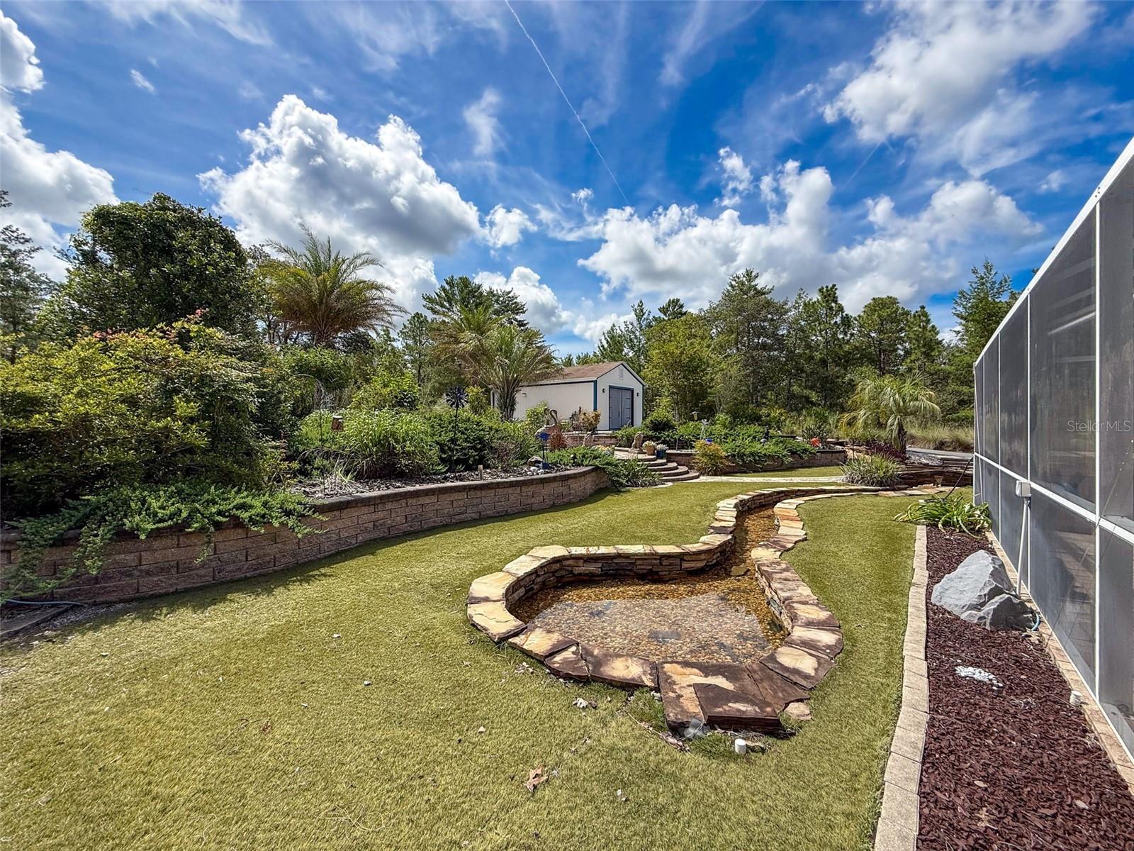 Listing photo id 68 for 18328 Maberly Road